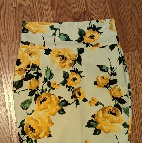 Yellow floral midi skirt - Picture 2 of 3